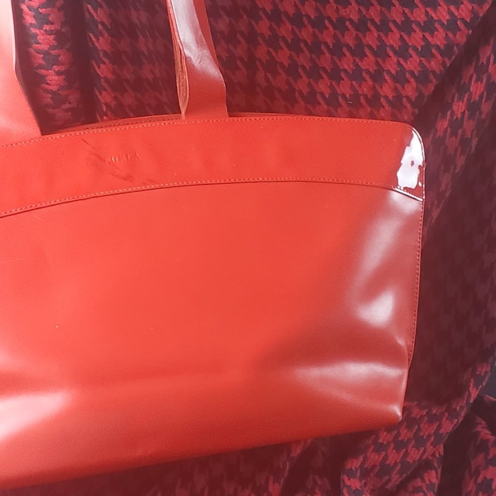 AUTHENTIC RED PATENT LEATHER FURLA PURSE - Picture 2 of 6